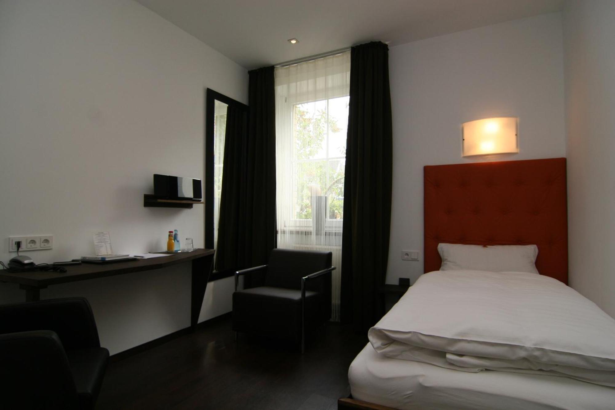 Hotel Zur Wartburg Rheda-Wiedenbrueck Bagian luar foto
