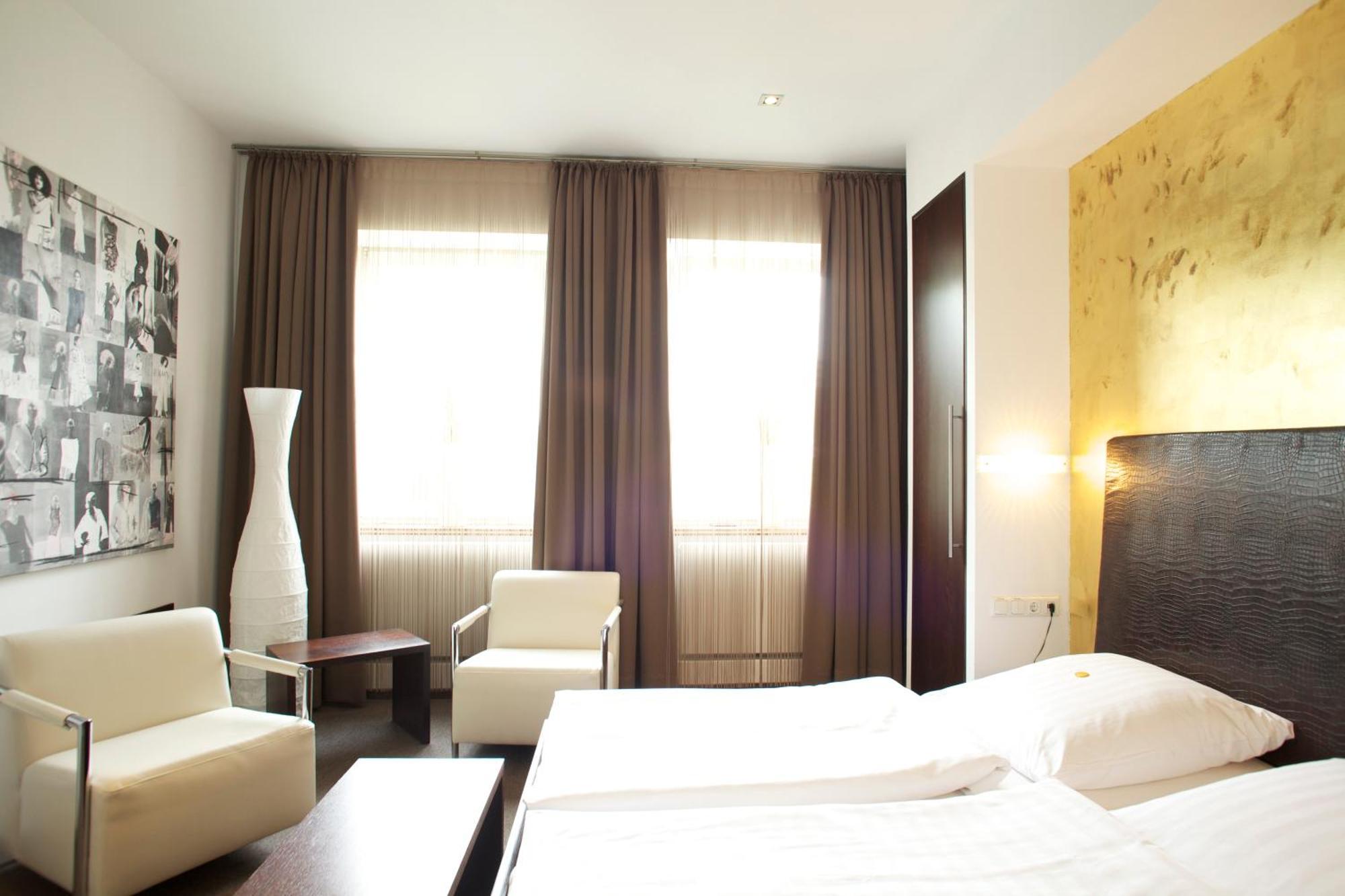 Hotel Zur Wartburg Rheda-Wiedenbrueck Bagian luar foto