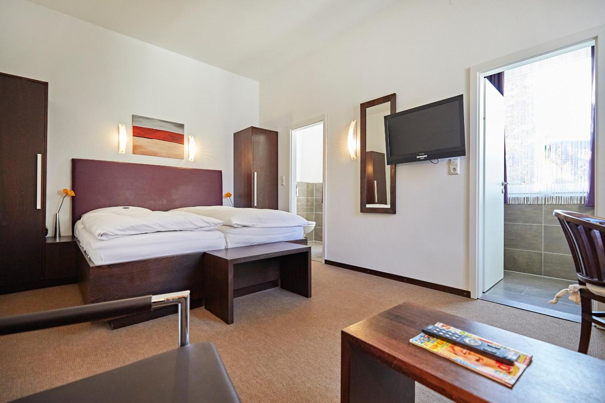 Hotel Zur Wartburg Rheda-Wiedenbrueck Bagian luar foto