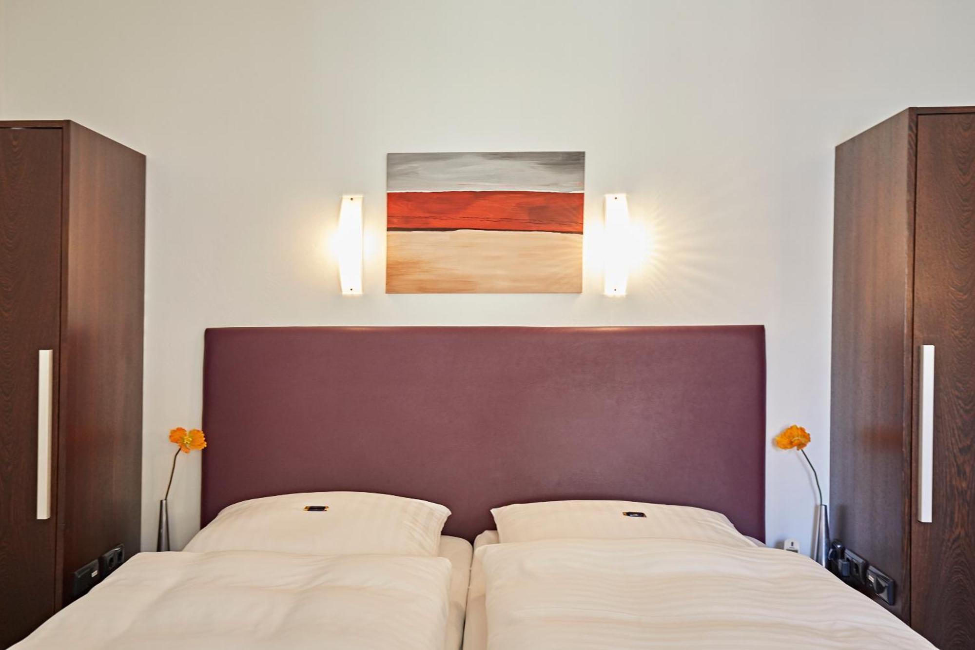 Hotel Zur Wartburg Rheda-Wiedenbrueck Bagian luar foto