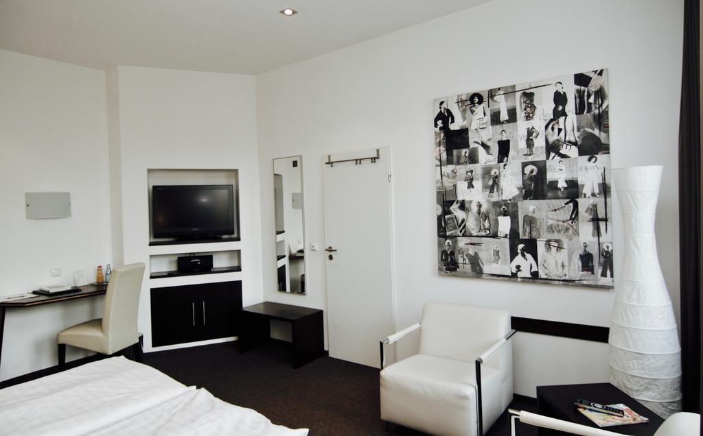 Hotel Zur Wartburg Rheda-Wiedenbrueck Bagian luar foto