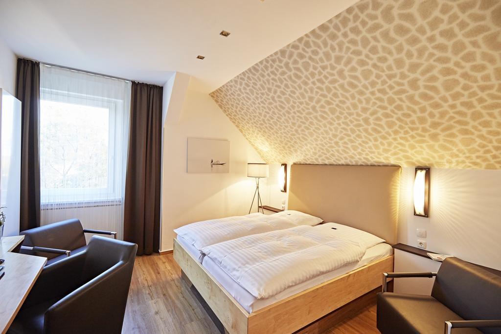 Hotel Zur Wartburg Rheda-Wiedenbrueck Bagian luar foto