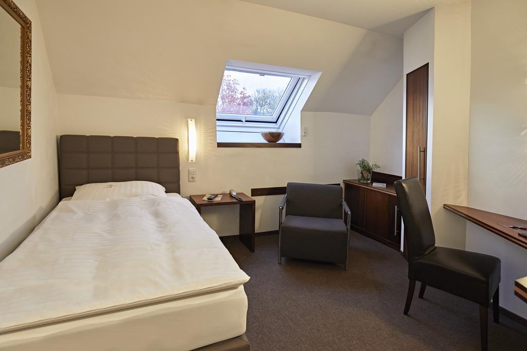 Hotel Zur Wartburg Rheda-Wiedenbrueck Bagian luar foto